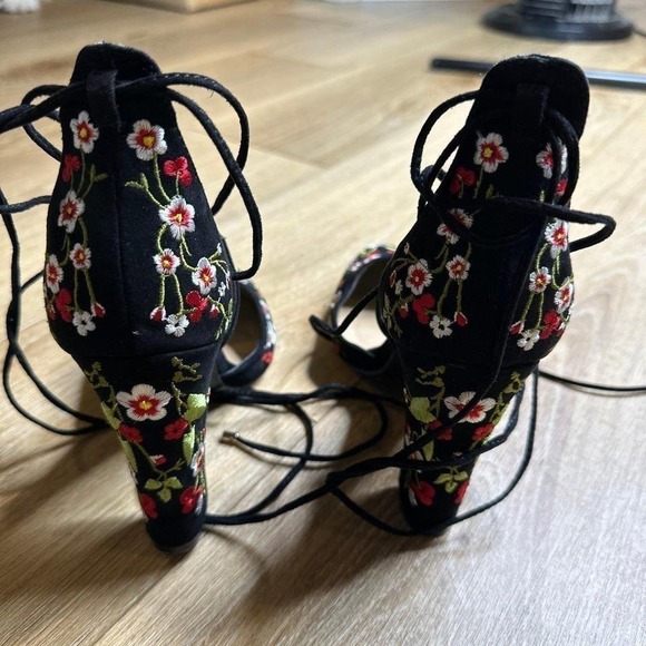 WOMENS FOREVER 21 BLACK FLORAL PRINT STRAP TIE STYLE HIGH HEEL SHOES SIZE 7.5 - Picture 4 of 7